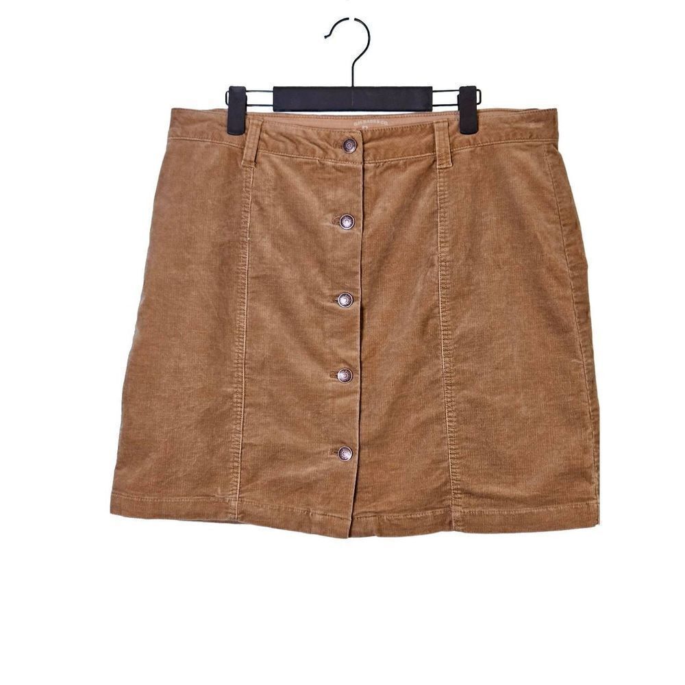 Bass, tannish rust colored corduroy short skirt. Size 14.